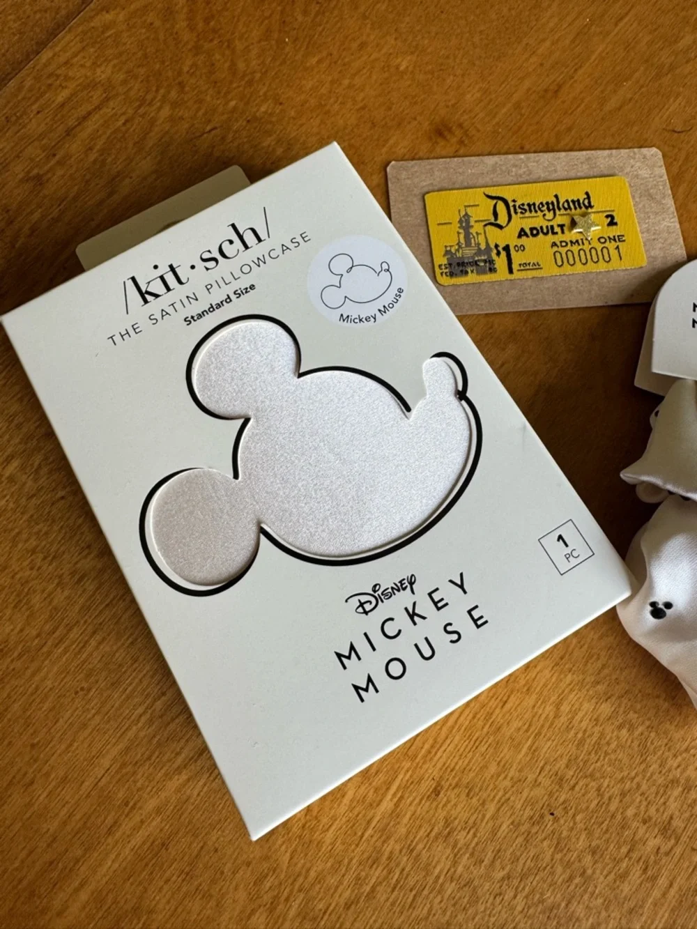 Kitsch Disney Mickey Mouse Satin Pillowcase & Scrunchie Set in Cream